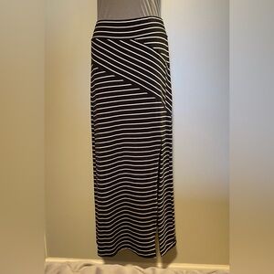 Med. black maxi skirt with split